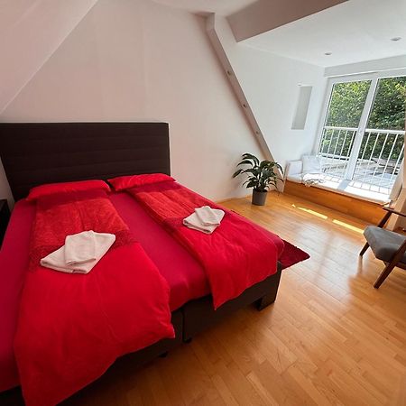 אסן Messe, Uniklinikum, Grugapark - Charmante Wohnung Mit Dachterrasse In Guter Lage מראה חיצוני תמונה