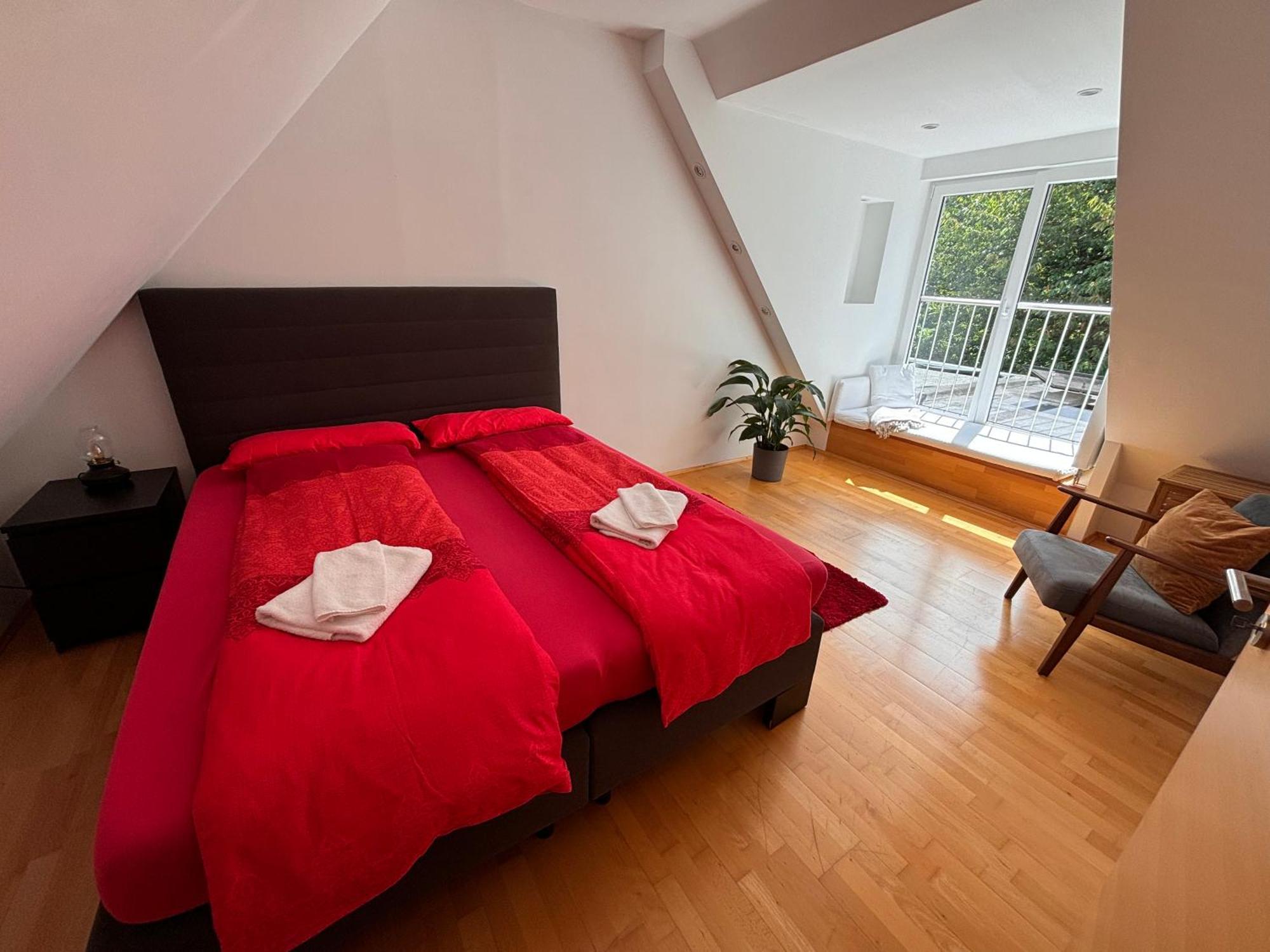 אסן Messe, Uniklinikum, Grugapark - Charmante Wohnung Mit Dachterrasse In Guter Lage מראה חיצוני תמונה