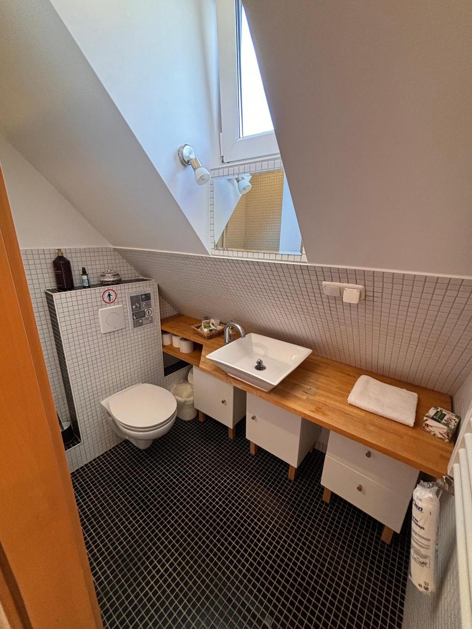 אסן Messe, Uniklinikum, Grugapark - Charmante Wohnung Mit Dachterrasse In Guter Lage מראה חיצוני תמונה